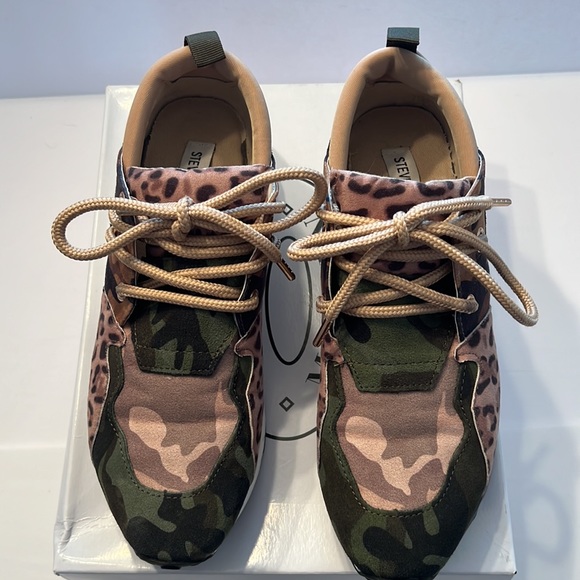 Brand new Steve Madden Cliff womens sneaker size 9.5 - Picture 2 of 6